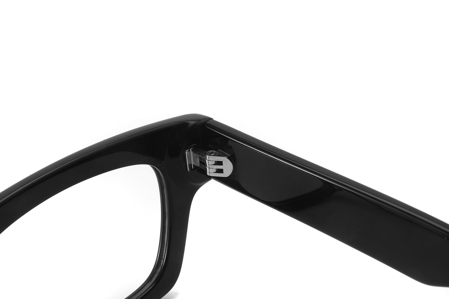 Optical Frames in UAE